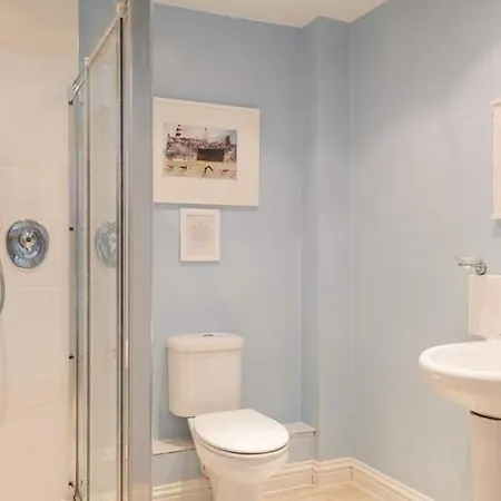 Holiday home Cosy Beachfront Retreat With Stunning Sea Views & Free Access To A Local Indoor Pool Talland